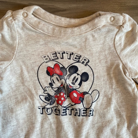 Baby Gap oatmeal one piece Sz 0-3 months good condition - Picture 2 of 4